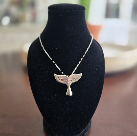 SHREVE, CRUMP & LOW Nantucket Whale Tail pin (CHAIN NOT INCLUDED) - Picture 11 of 11